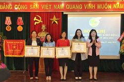 Hội Liên hiệp phụ nữ tỉnh nhận cờ thi đua xuất sắc