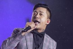 Tuấn Hưng tố bầu show quỵt tiền cát-xê, tìm đủ cách để không phải trả nợ
