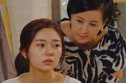 Mẹ chồng chiều con dâu như bà hoàng và sự thật chết lặng