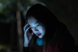 Sốc ngất tình địch gọi điện đến nhà nghỉ 'nhận lại chồng' và dạy 'cách giữ chồng'