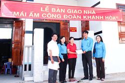 Xuân về bên mái ấm công đoàn