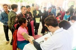 CLB Bác sỹ - điều dưỡng tình nguyện Hà Nội: Tổ chức Chương trình quà tết Canh Tý tại xã Sam Kha