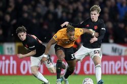 Hòa thất vọng Wolverhampton, MU phải đá lại vòng 3 FA Cup