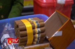 Nhân viên ngân hàng cầm đầu đường dây buôn bán xì gà nhập lậu