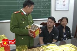 Mua hơn100kg pháo sáng về cất giấu để bán dịp Tết