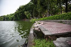 Lãnh đạo Hoàn Kiếm cam kết giữ hiện trạng hồ Gươm sau kè lại