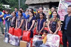 Mang chút Xuân về cùng thôn Pơr'ning