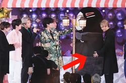Jimin BTS không thể cưỡng lại nhân vật này ngay trên sân khấu