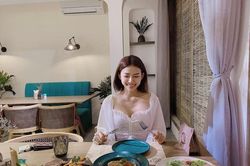 Không ngờ vợ chưa cưới Phan Mạnh Quỳnh ăn mặc nóng bỏng đến vậy