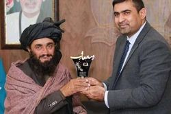 Người cha mù chữ trở thành 'anh hùng của nền giáo dục Afghanistan'