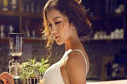 Ngỡ ngàng trước thái độ của người chồng khi nữ thư ký gửi ảnh bụng rạn chằng chịt của vợ