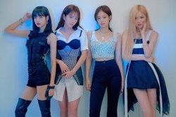 Chơi lớn như BlackPink, mạnh tay chi 4.000 đô la Mỹ để tặng nhân viên dàn túi Prada