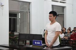Cãi nhau, lấy dao đâm chết hàng xóm