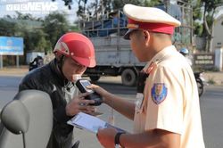 Hút thuốc lá, nhai kẹo cao su, uống nước tăng lực dễ 'dính' dương tính giả khi kiểm tra nồng độ cồn