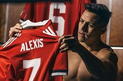 Bức tượng Alexis Sanchez bị đập phá