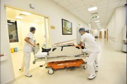 Người đàn ông 44 tuổi nát mặt do pháo tự chế phát nổ