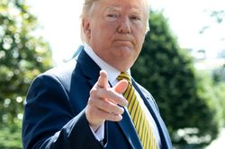 Tổng thống Trump 'đánh bạc lớn' với tư cách như là một tổng tư lệnh quân đội
