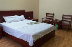 12 giờ đêm, vợ ức nghẹn bị sếp của chồng gửi ảnh khiêu khích