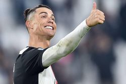 Ronaldo giúp Juventus thắng tưng bừng, Milan vẫn 'bất lực' dù có Ibra