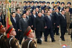 Nhà lãnh đạo Triều Tiên Kim Jong-un đi thị sát đầu năm