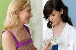 Con dâu khốn đốn vì từ chối nộp hết tiền kiếm được hàng tháng cho mẹ chồng