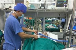 Người đàn ông bị chấn thương nặng vì chơi pháo ngày tết