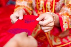 Lấy tiền lì xì Tết của con, cha mẹ có thể bị phạt tới 1 triệu đồng