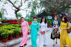 Duyên dáng áo dài