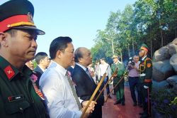 Tổ quốc đời đời nhớ ơn các anh hùng liệt sĩ
