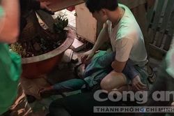 Thanh niên cướp giật bị bắt, gia đình kéo tới giải vây