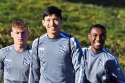 Văn Hậu xuất hiện nổi bật trong dàn cầu thủ Heerenveen