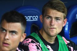 De Ligt đang sống cảnh người thừa ở Juventus