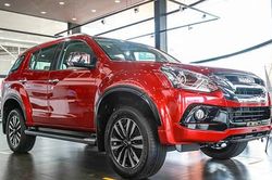 Xe Isuzu MU-X giảm tới 200 triệu đồng tại Việt Nam