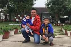 Người đàn ông xây nhà hạnh phúc cho trẻ em cơ nhỡ