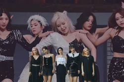 Thu về loạt thành tích 'khủng', Red Velvet 'thưởng nóng' cho fan MV vũ đạo của Psycho