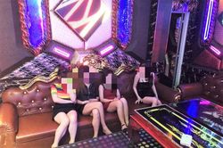 14 thanh niên phê ma túy lắc lư điên cuồng trong quán karaoke