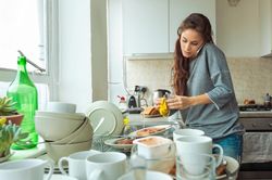 Một tay lo cả Tết, khách đến nhà mẹ chồng vẫn chê 'vụng thối vụng nát'