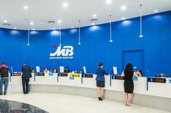 Hoạt động thanh toán của MB bị lỗi, khách hàng 'phóng tay' chi vượt hạn mức thẻ