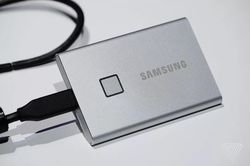 Samsung ra mắt ổ cứng SSD bảo mật dấu vân tay