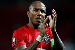 CHUYỂN NHƯỢNG MU 9/1: Maguire giúp MU chiêu mộ 'bom tấn'. Young xác nhận ra đi