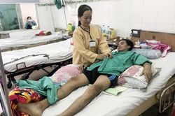 Nguy cơ liệt người vì bị lao cột sống