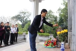 Thứ trưởng Nguyễn Khánh Ngọc dâng hương tại Khu di tích lịch sử Bộ Tư pháp
