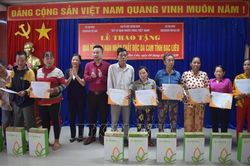 Chăm lo Tết cho các gia đình chính sách, người khó khăn