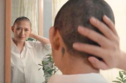 'Tiểu tam' Hoàng Thu Trang trong 'Sống Chung Với Mẹ Chồng' tung MV debut, cạo đầu ngay sản phẩm chào sân Vpop!