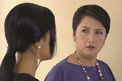 Tưởng phong bì tôi đưa là tiền, mẹ chồng hí hửng mở ra nhưng vừa lấy thứ bên trong ra, mặt bà tái mét
