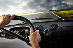 Những sai lầm dễ mắc khi lái xe đi chơi dịp lễ Tết