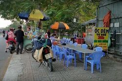 Uống chai nước đưa tờ 500 nghìn đồng, nam thanh niên bị vây đánh
