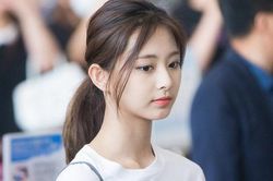 Những idol Kpop vẫn nổi bật khi trang điểm nhẹ