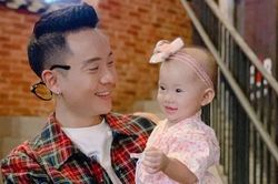 Trâm Anh - JustaTee, Trang Lou - Tùng Sơn khoe con giống hệt cha mẹ
