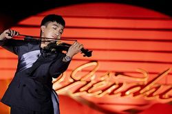 Hoàng Rob cùng Hà Trần, Bùi Lan Hương 'thăng hoa' trong show 'Viễn du'